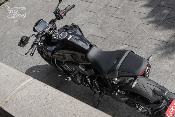 本田cbx1000摩托车试驾,试驾本田CB1000R