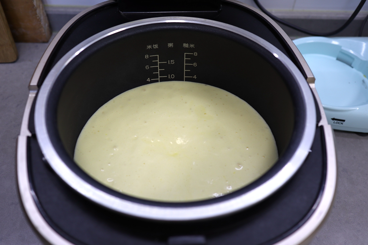 用电饭煲烤戚风蛋糕,戚风蛋糕电饭锅怎么做才松软