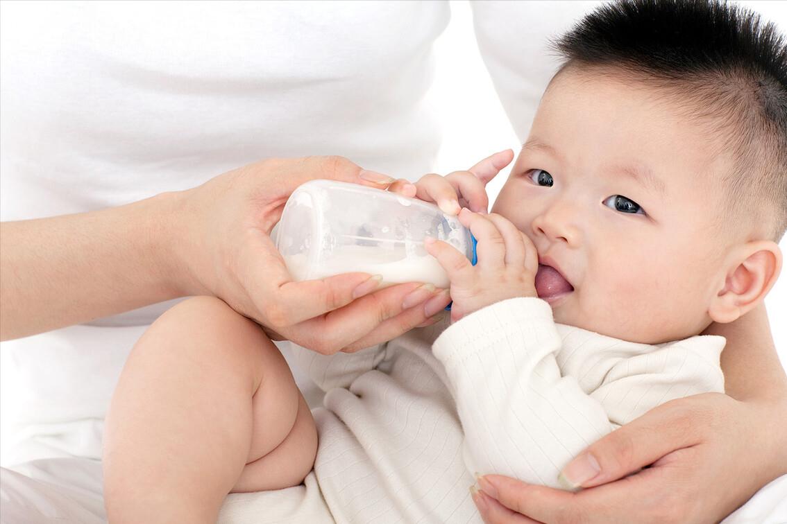 解冻母乳的正确方法你真的会吗？有2种方式用不得，当心吃坏孩子