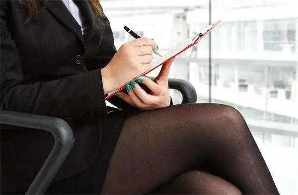 面试中被问到外貌怎么回答,面试官问你没被录取怎么办