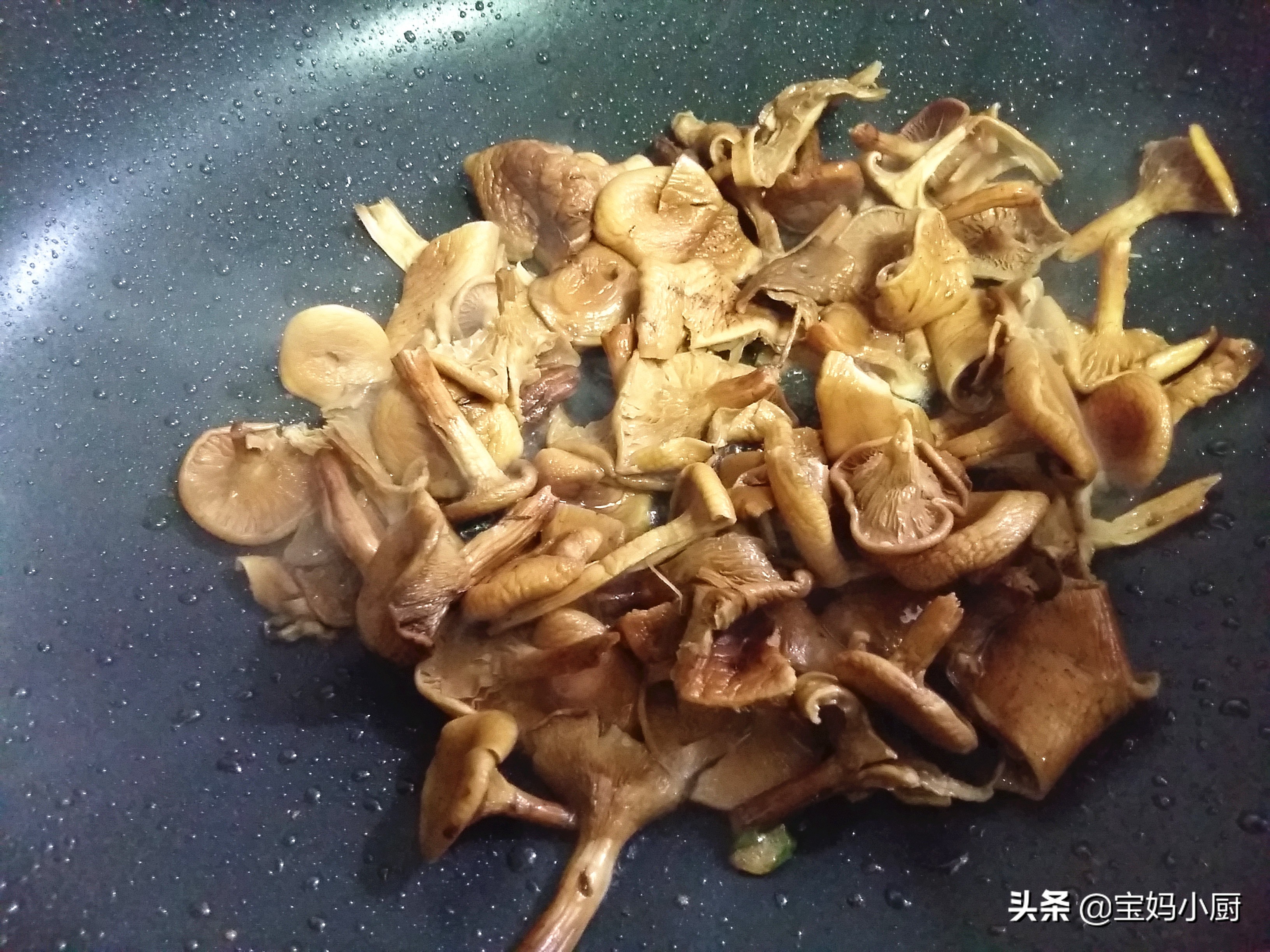 蘑菇配什么肉有营养,蘑菇和肉和啥在一起有营养