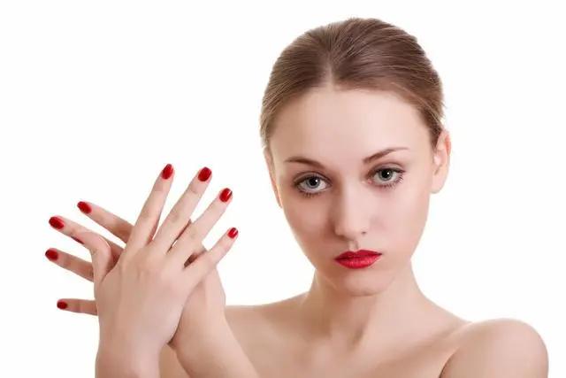 油性皮肤化妆后脸上起皮怎么补救,泽佳祛斑的最佳方法