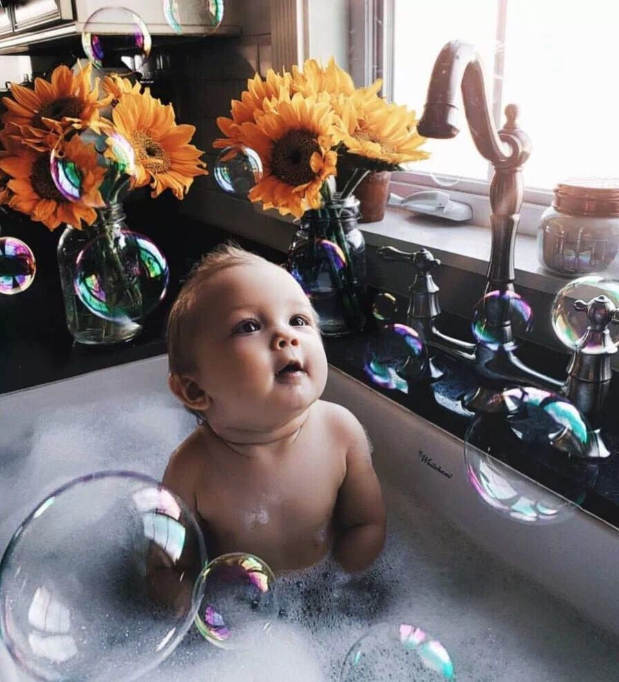 宝宝突然一洗澡就哭是怎么回事,宝宝洗澡哭得可伤心了