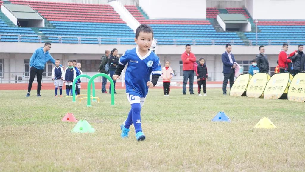 北川永昌幼儿园参加绵阳市首届幼儿足球嘉年华展示大会获佳绩