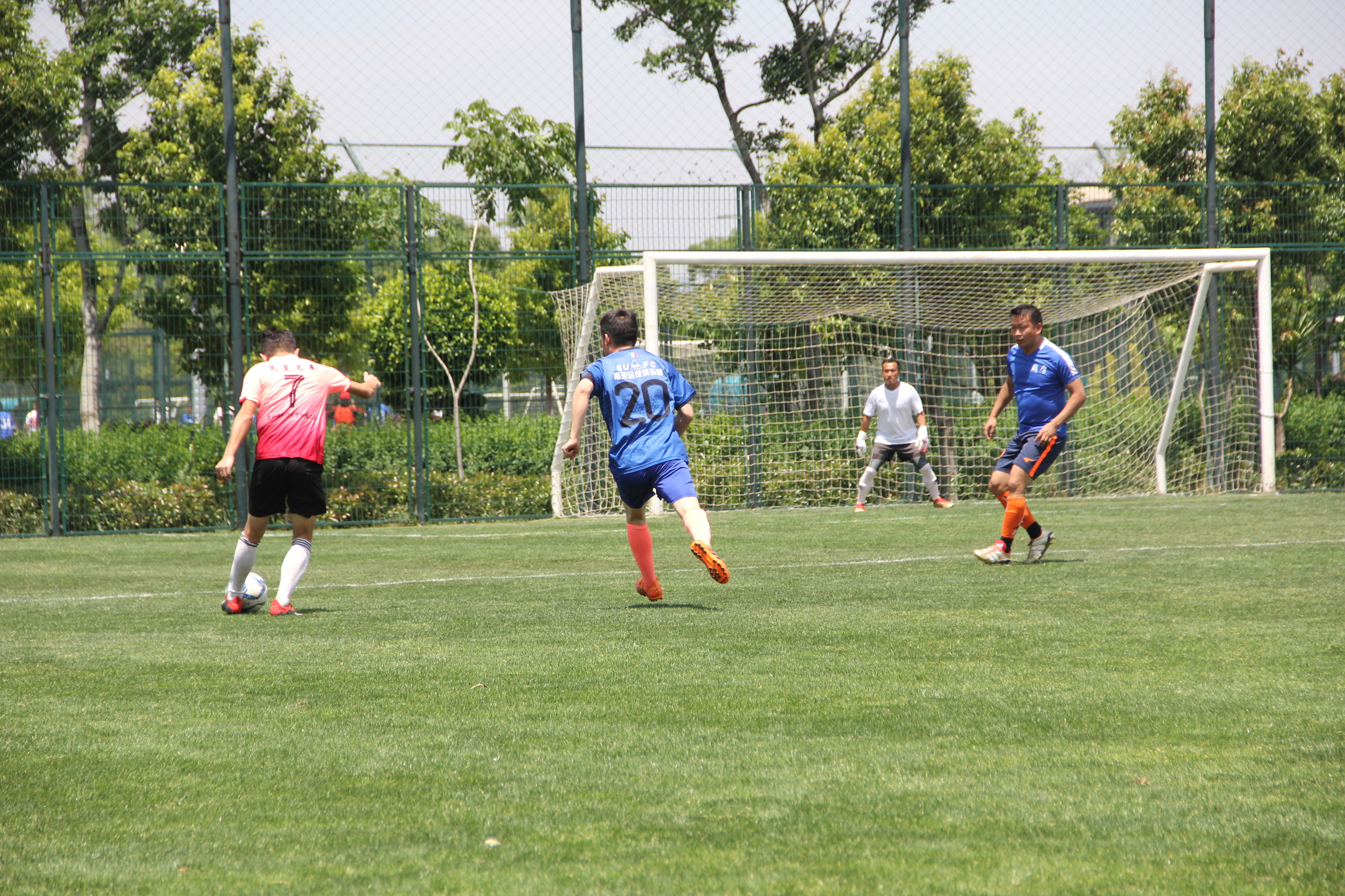 志航杯快乐周末足球赛：乐动五战全胜鑫宏鹰老当益壮