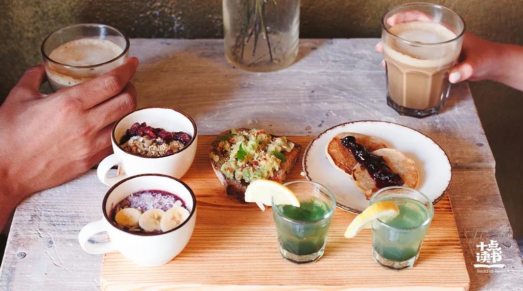 经常喝润肠通便茶肠子变成黑色,女子喝清肠茶肠子都变黑了