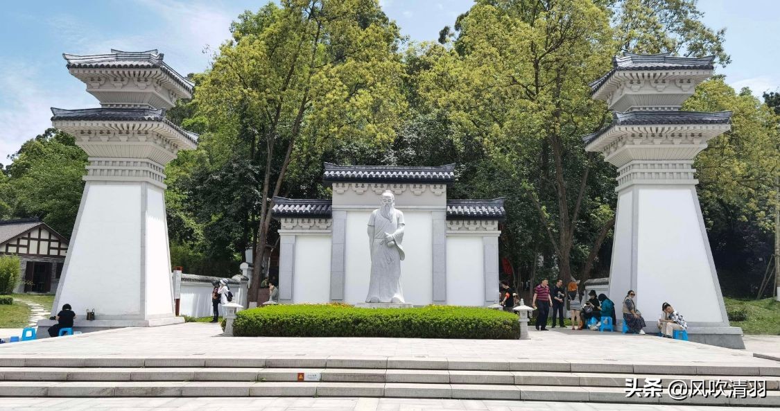 离四川省最近的山风景区,四川旅游第一山
