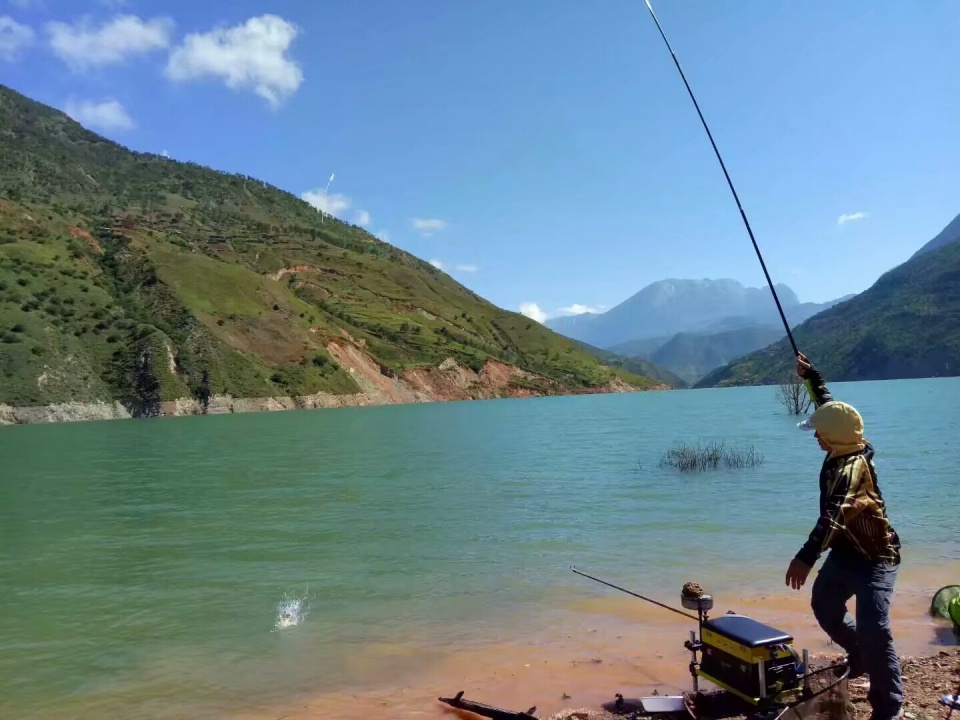 钓鱼竿为什么不绝缘,钓竿哪个牌子好