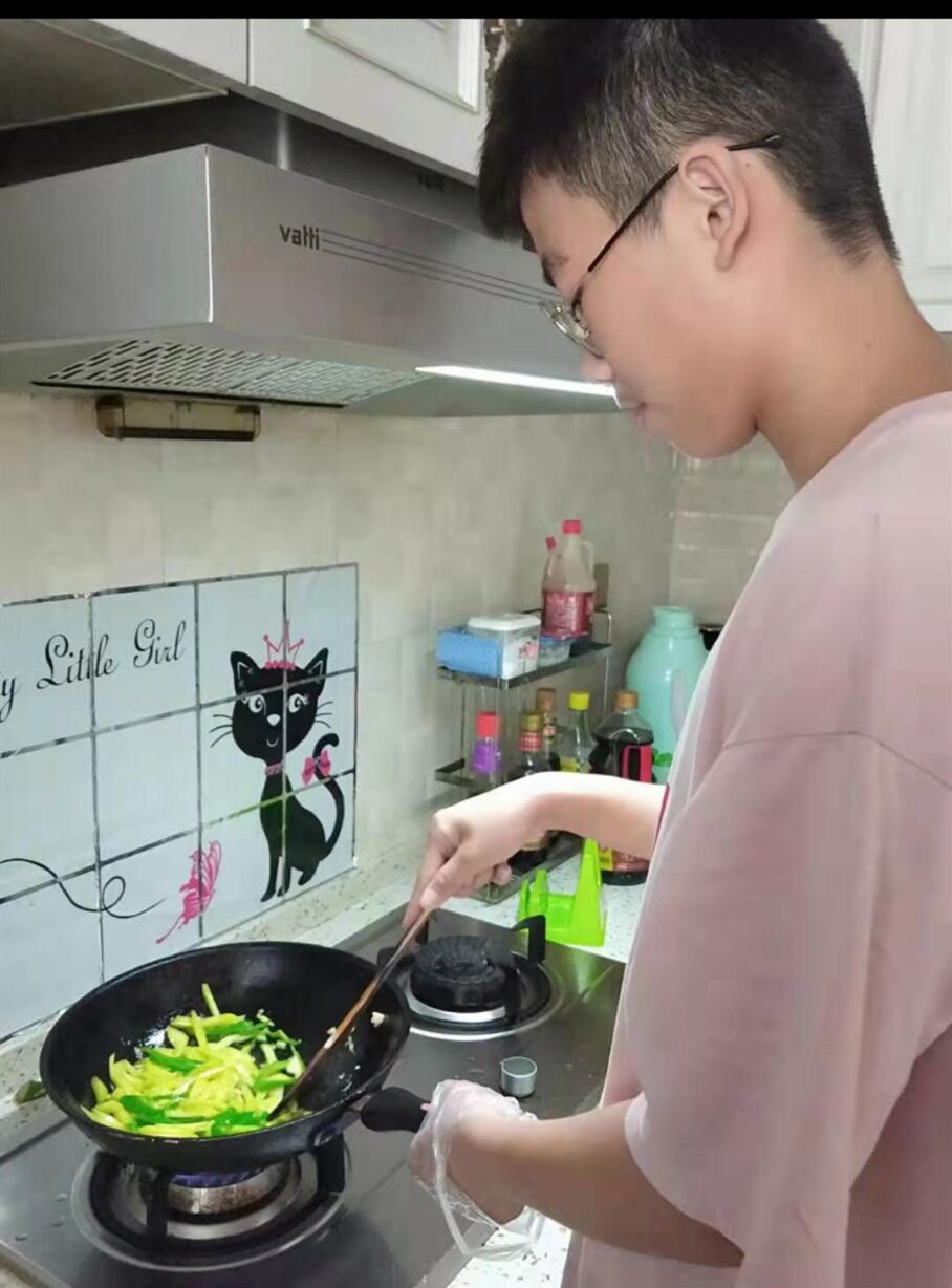 大渡口中学狠抓暑期劳动教育，落实“书记项目”