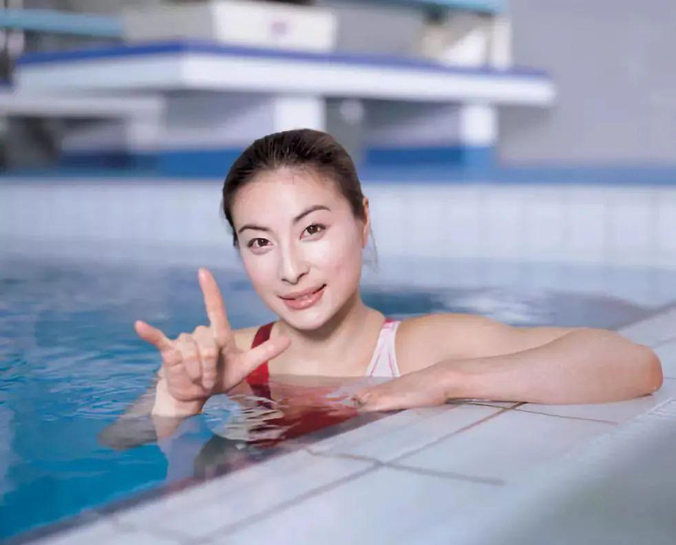 郭晶晶和霍启刚是门当户对吗,郭晶晶下嫁霍家谁说的