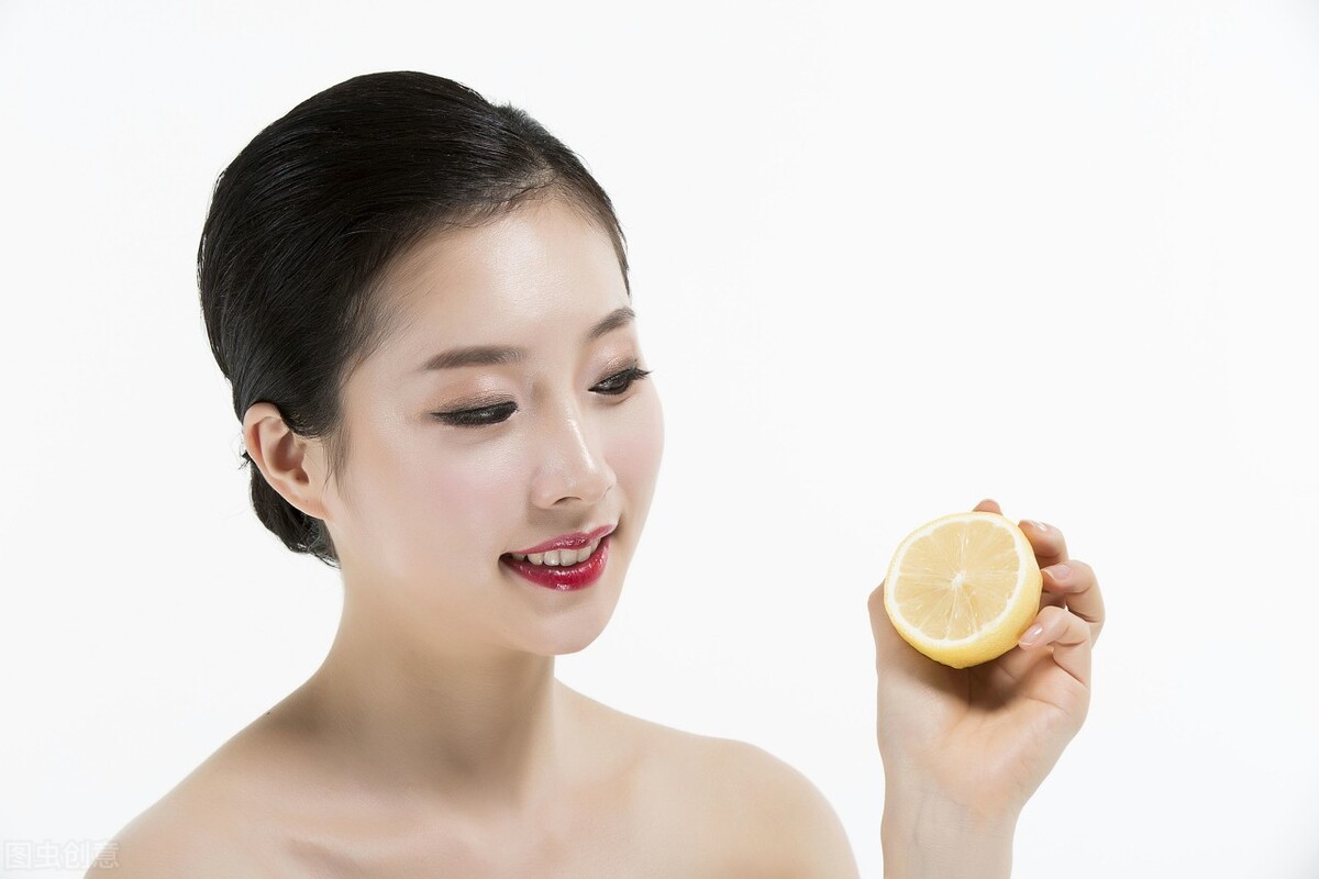 皮肤晚上补水还是早上补水,面部皮肤补水