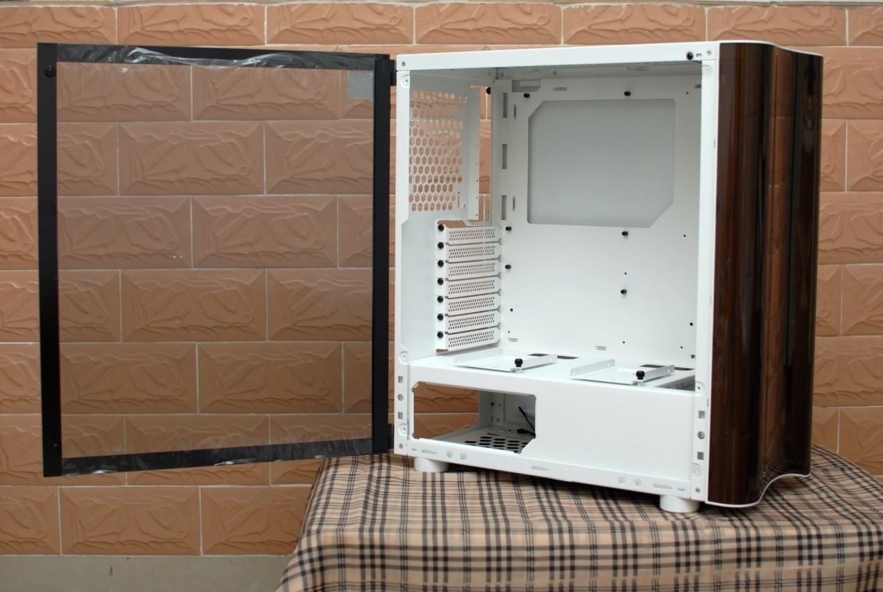 thermaltake机箱挑战者h6,真材实料看得到的产品