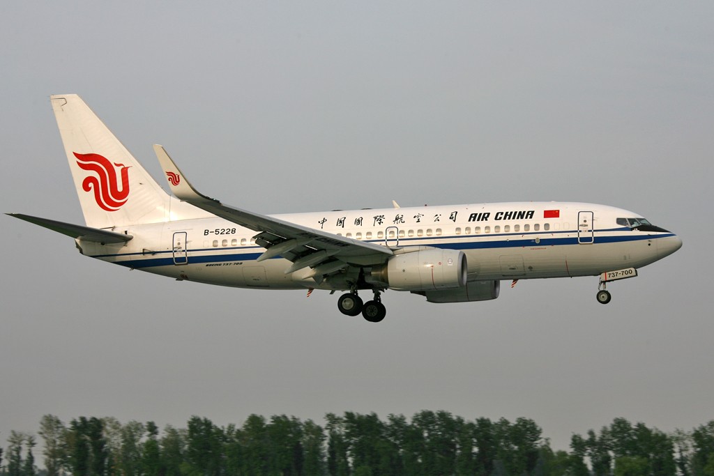 1998年飞机机长,1997年机长副机长活着吗