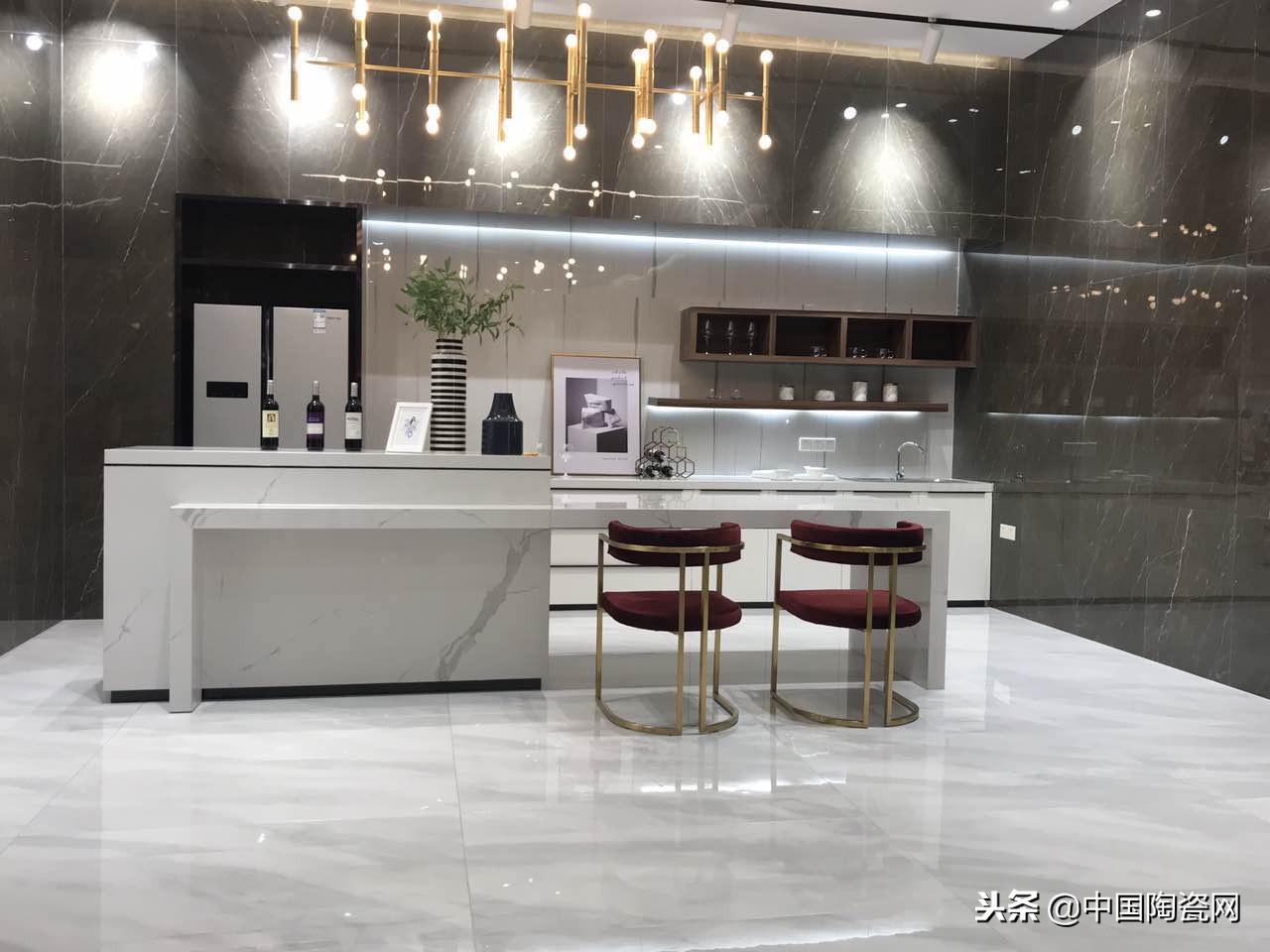 中陶君巡展-骏程：新装如此美，代言人柳岩你知道吗？