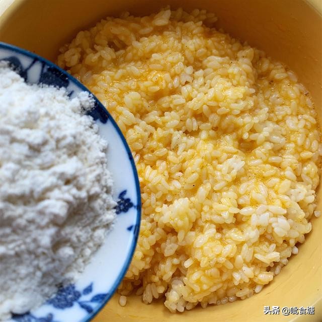 剩米饭别炒蛋做成锅巴香晕了,剩米饭不要扔的小妙招