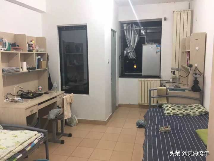 清华大学的学生宿舍，窗明几净，温馨可人！有的网友又酸了