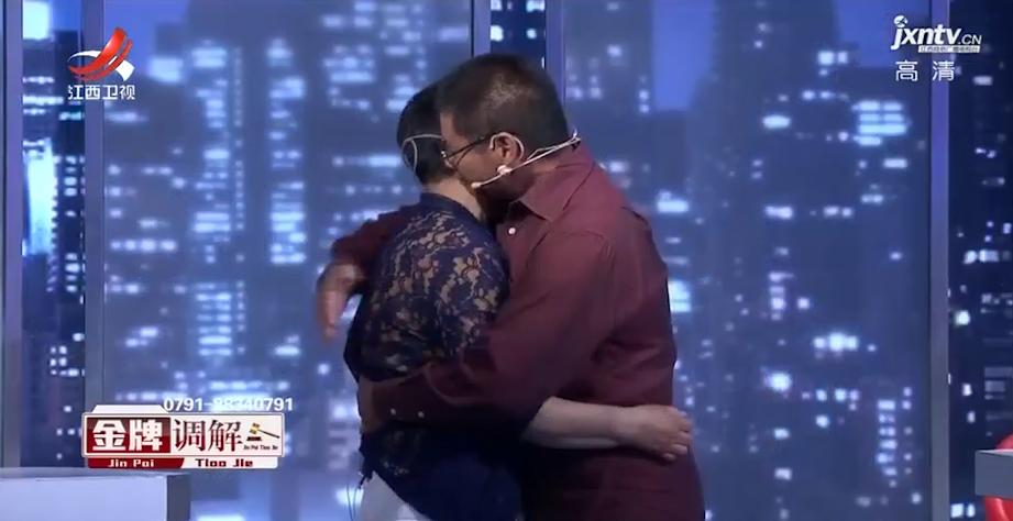 丈夫外出送货回到家手机通话被删了妻子怒:是不是和她去包房了?