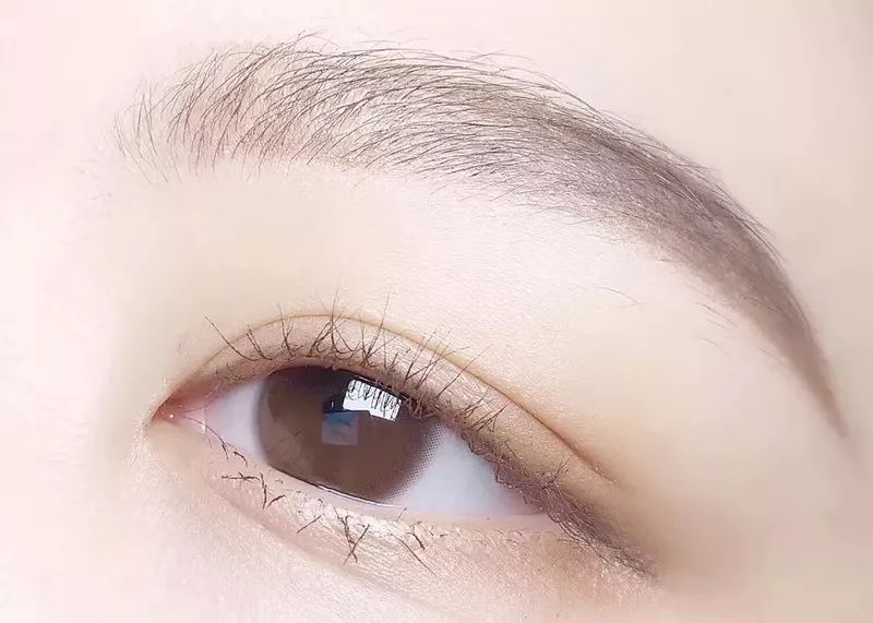 美瞳新手推荐日抛还是半年抛,新手戴美瞳应该注意一些什么