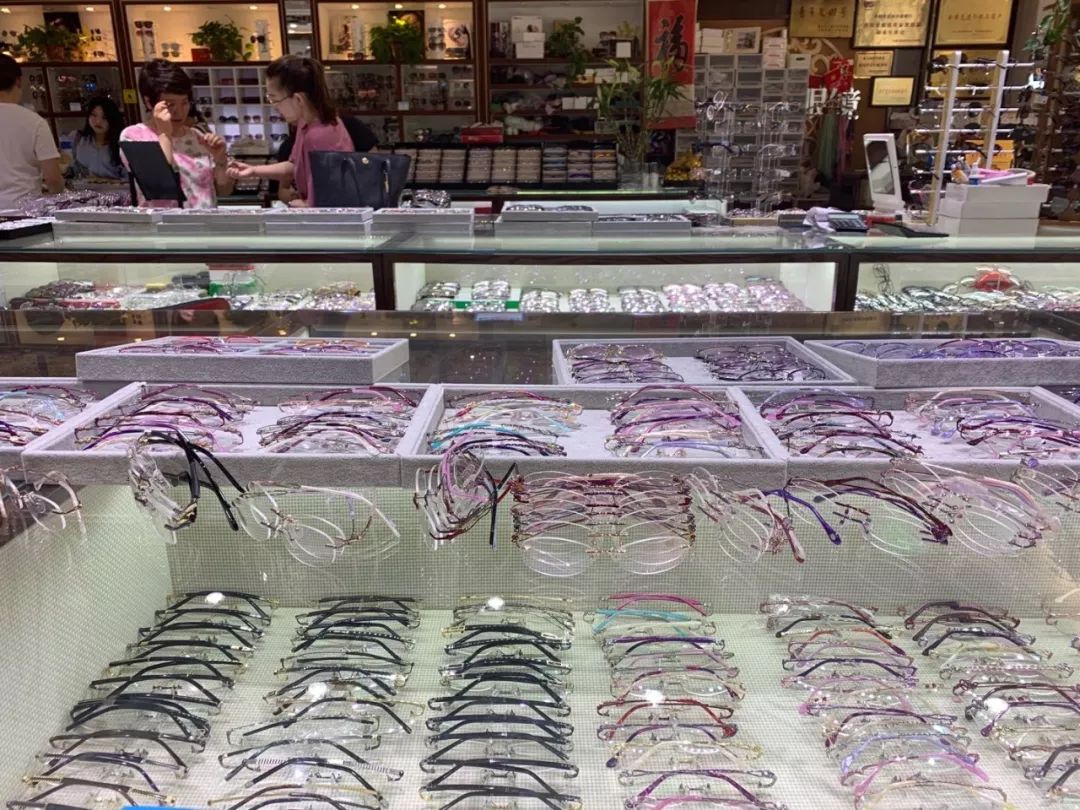 “眼镜第一县”的冰火两重天：有人日进斗金，有人坐困愁城