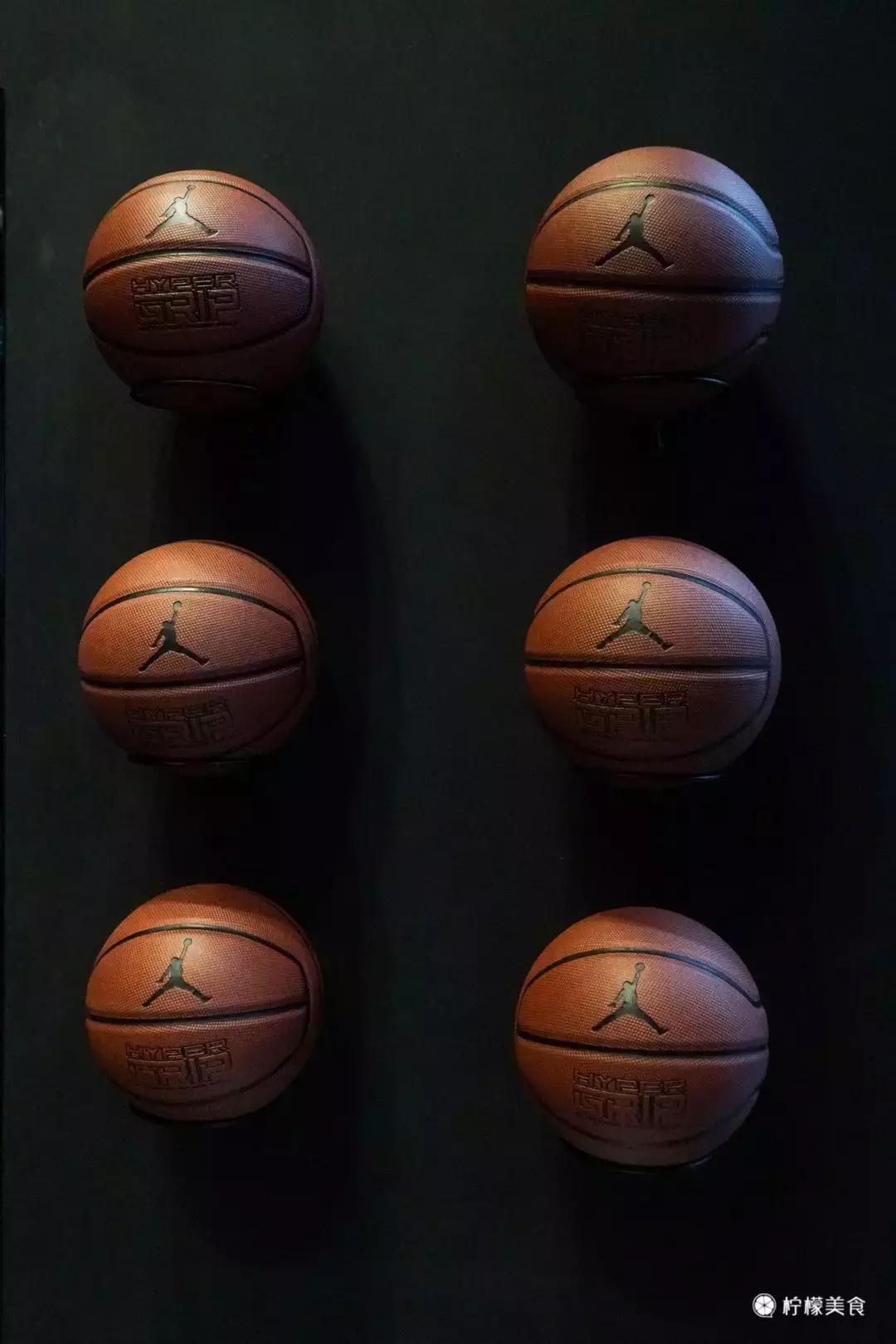 亚洲最大JORDAN旗舰店开业，我冒雨把“黑粉脚趾”买到手了！