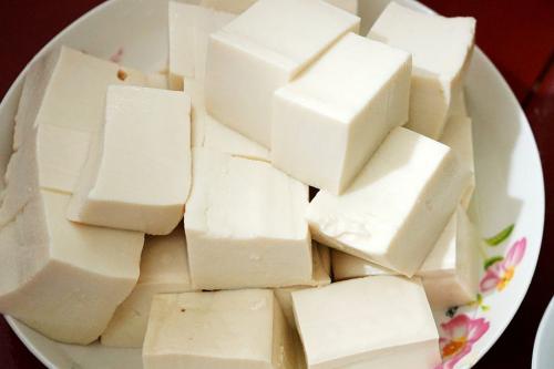 豆腐时间长了会发酸吗,豆腐时间长了变红还能吃吗