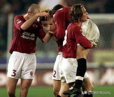 战神巴蒂带奖牌,战神巴蒂庆祝动作图片高清