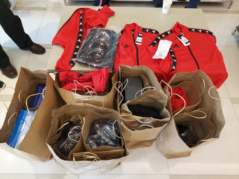 双流奥特莱斯阿迪达斯几折,曝光阿迪达斯欺诈消费者