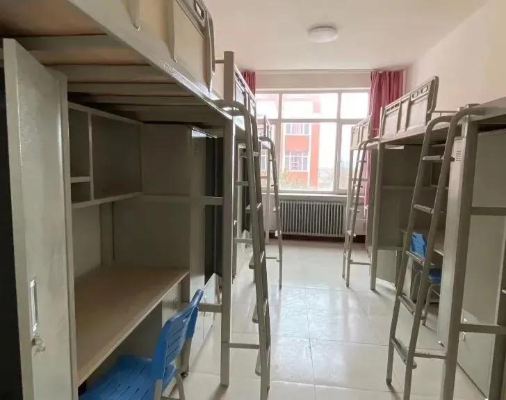 呼和浩特学院的宿舍,呼和浩特职业学院宿舍大吗
