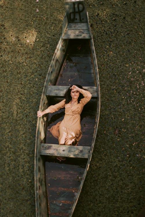 如何保持神秘感又能让男友信任,如何保持在男人眼里的神秘感