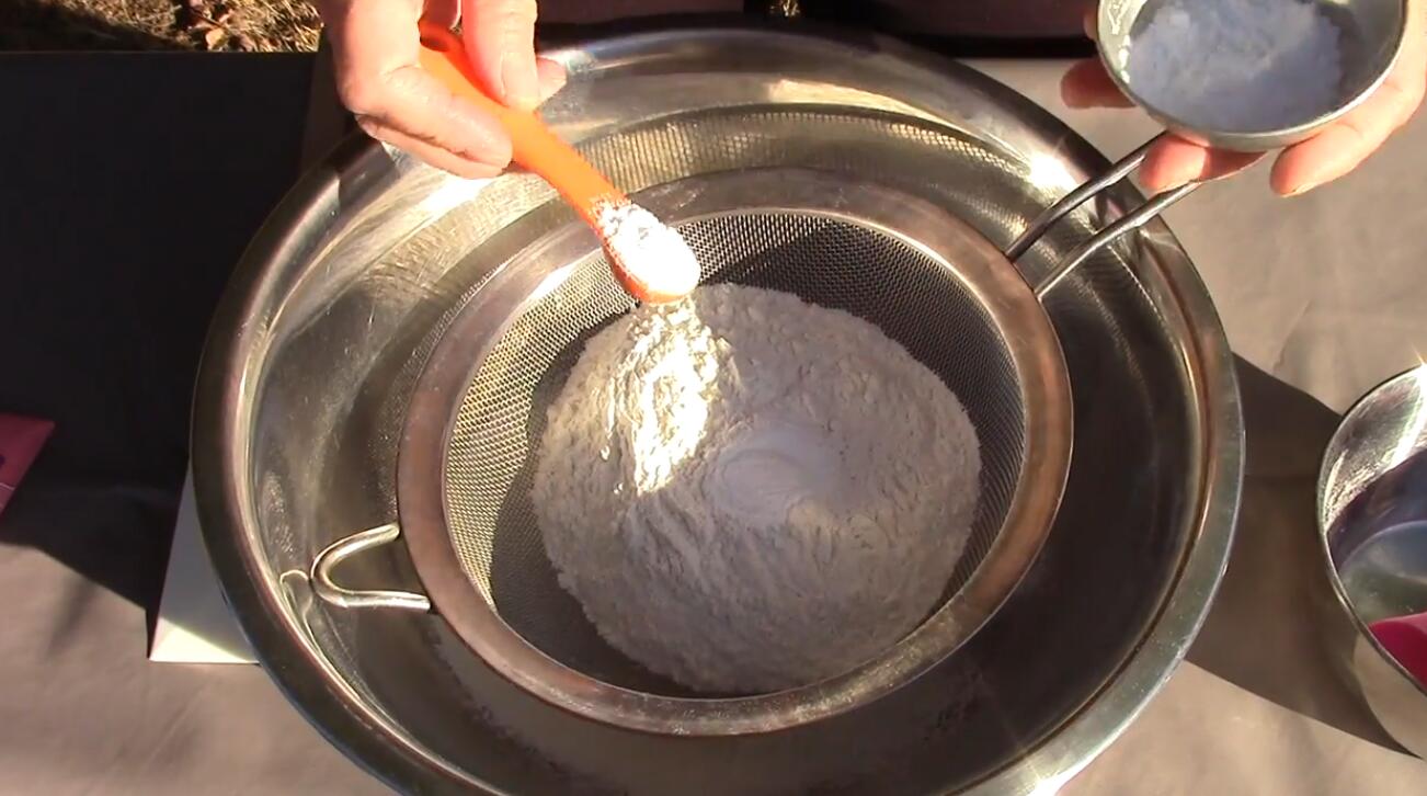 怎样炸外皮酥脆的油条绝密配方,如何快速炸油条又脆又蓬松