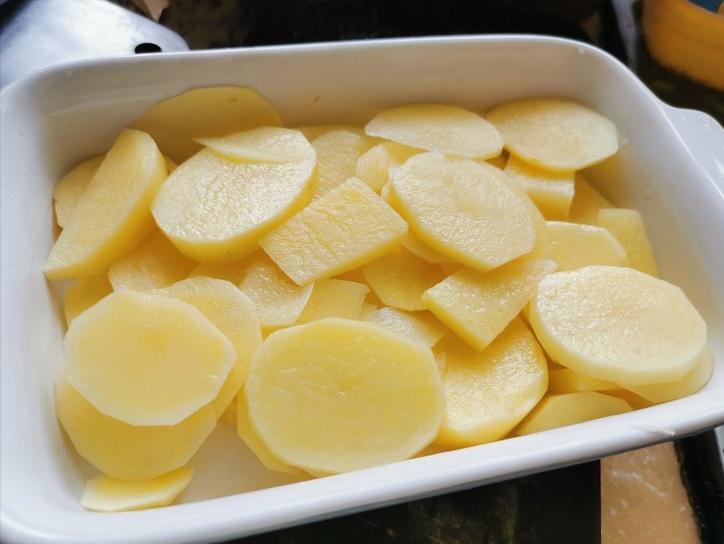 无黄油焗烤土豆芝士,超细腻芝士焗土豆