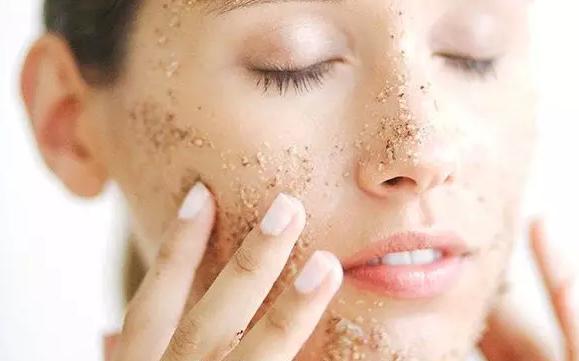 化妆为什么步骤正确还卡粉,为什么冬天化妆容易卡粉不服帖