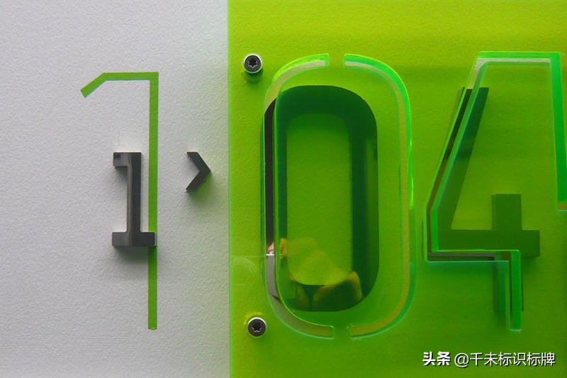 led招牌发光字哪些更吸引人,外露led发光字的制作工艺及特点