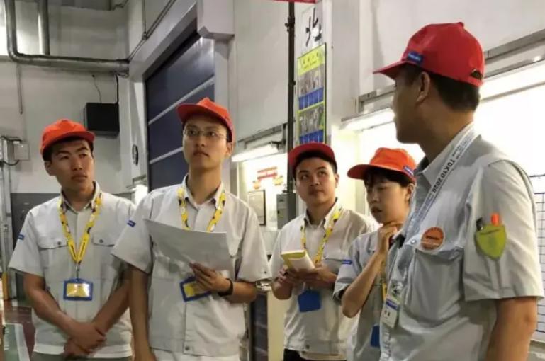 中国高级技工缺2200多万，本科生毕业没工作，技校招生却无人问津