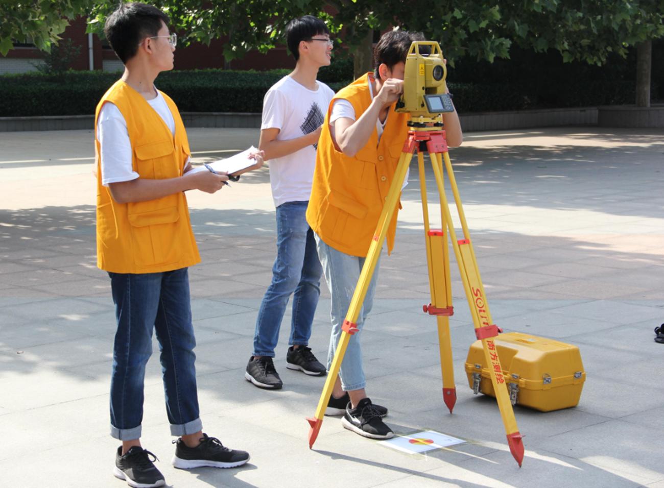 本科生与专科生哪个更容易就业,专科学历真的有那么难就业吗