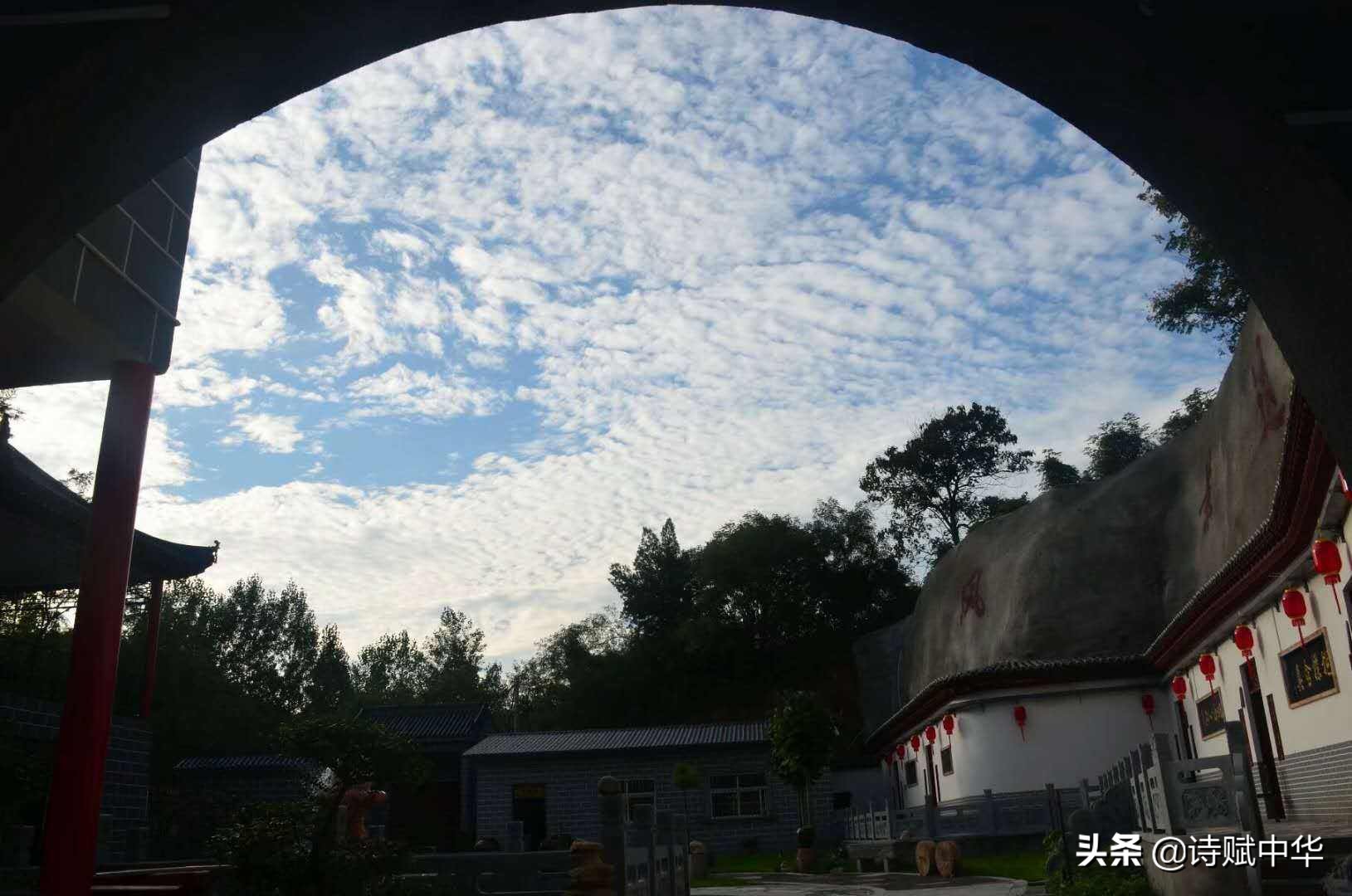 辞赋|听琴书销魂,留儿女情长《结庐山庄赋》