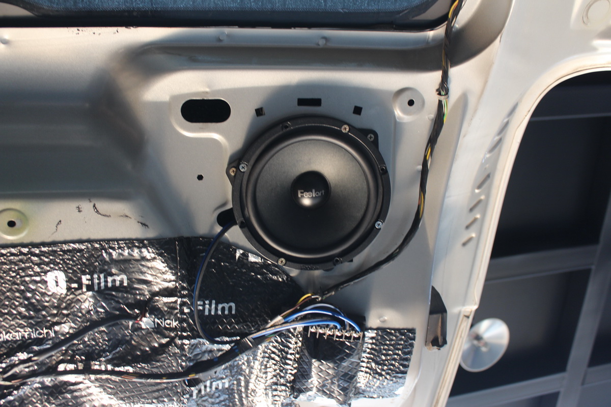 改一改别克GL8汽车音响的一些毛病：大屏小，音质差，噪音大