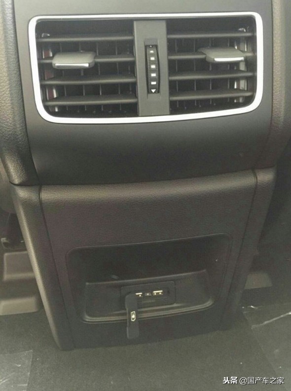 唐燃油版5座后排座椅放平,唐燃油版七座车型