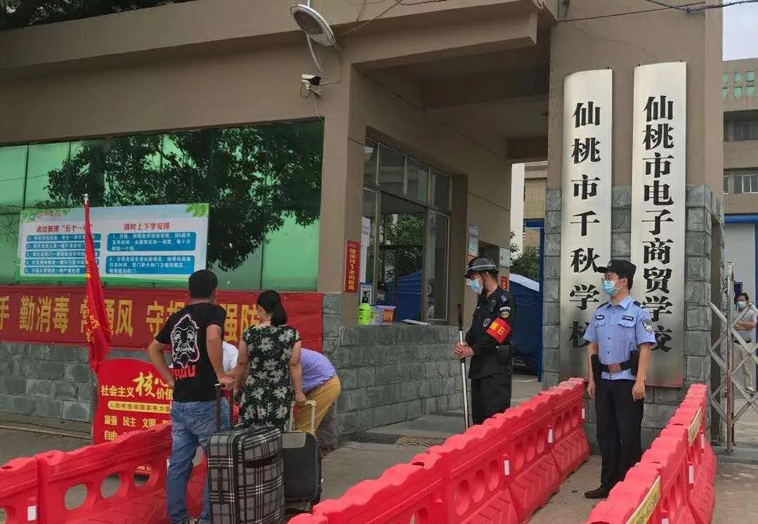 初三开学啦!仙桃公安暖心护航