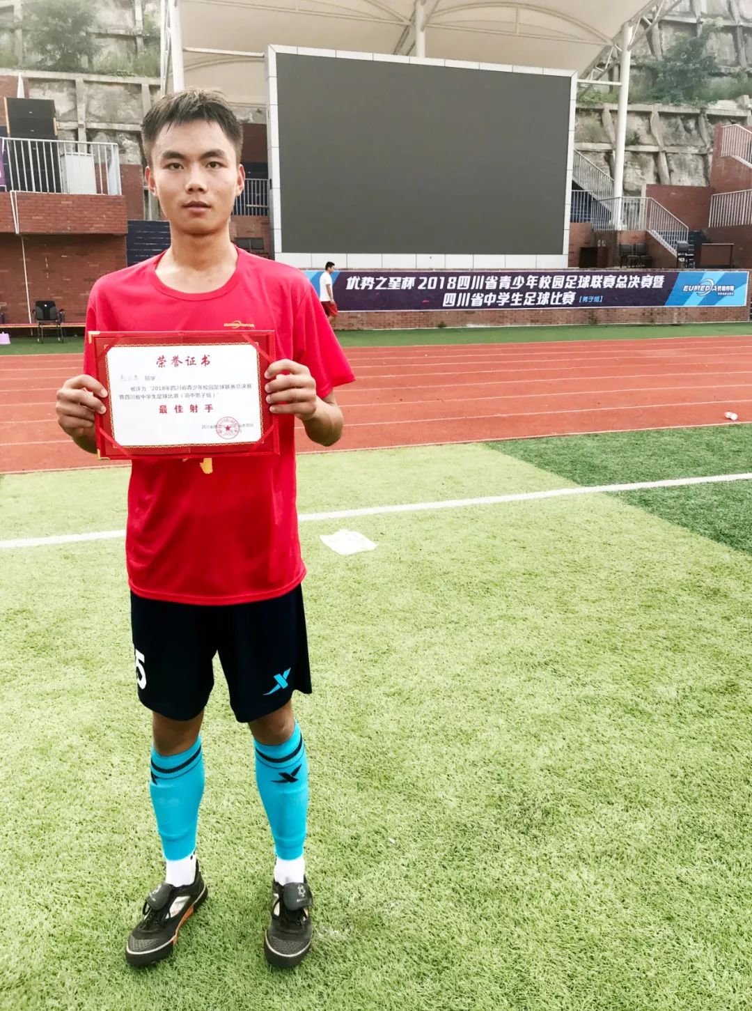 点赞教育,用满腔热情诠释教育情怀