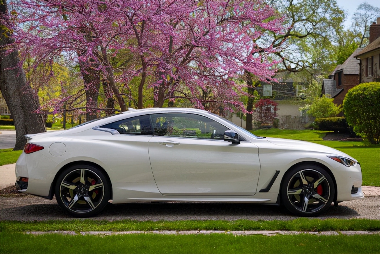 英菲尼迪q60redsport落地价,英菲尼迪q60premium配置参数