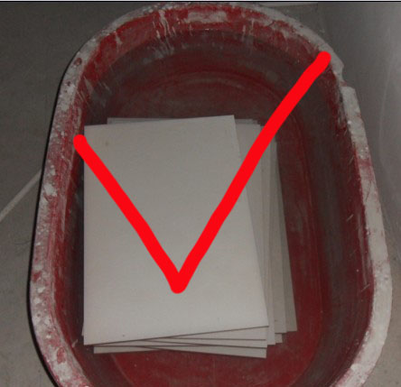 卫生间瓷砖表面掉瓷什么原因,全瓷瓷砖可以泡水吗