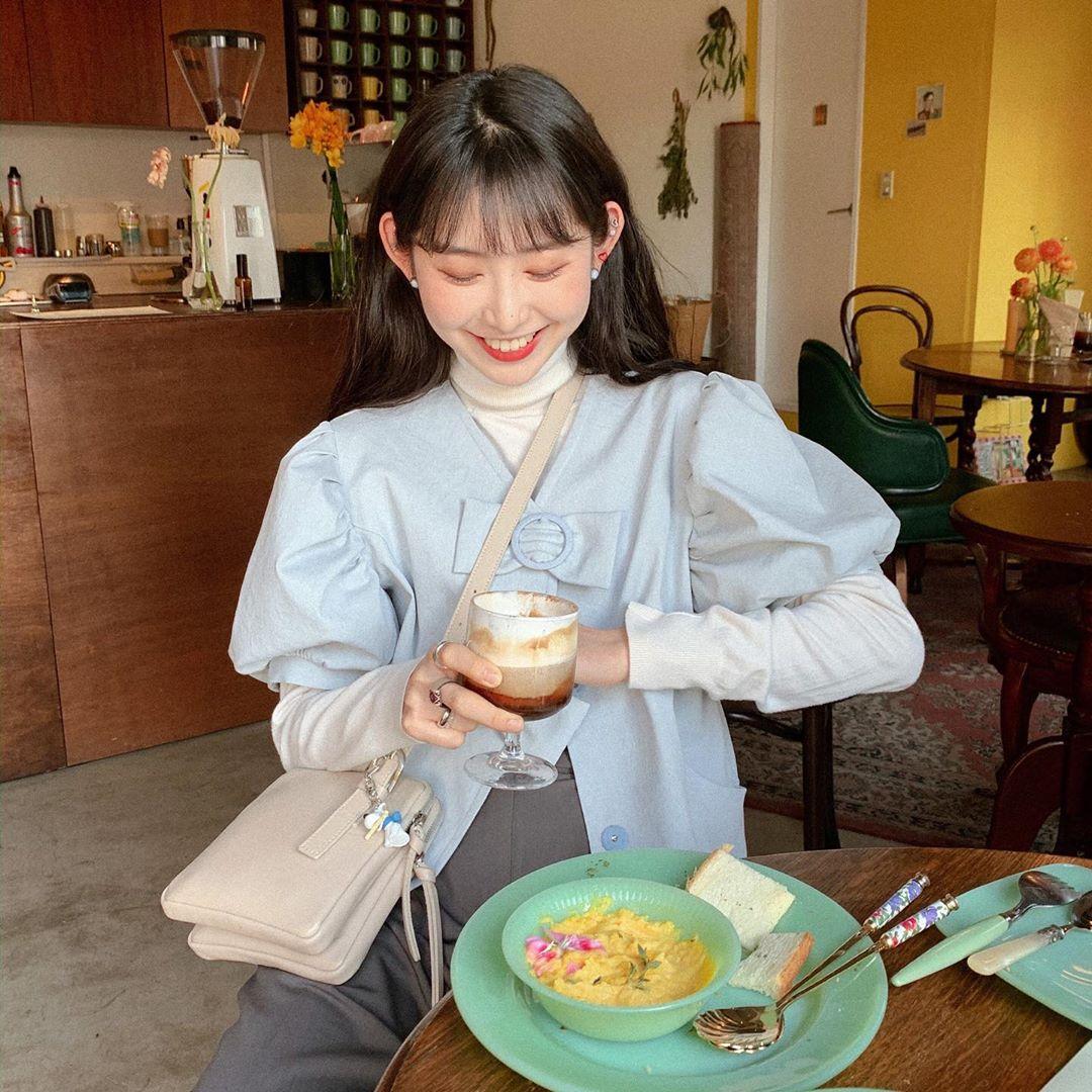 我已经在看夏装了！第一件小短袖从里面挑