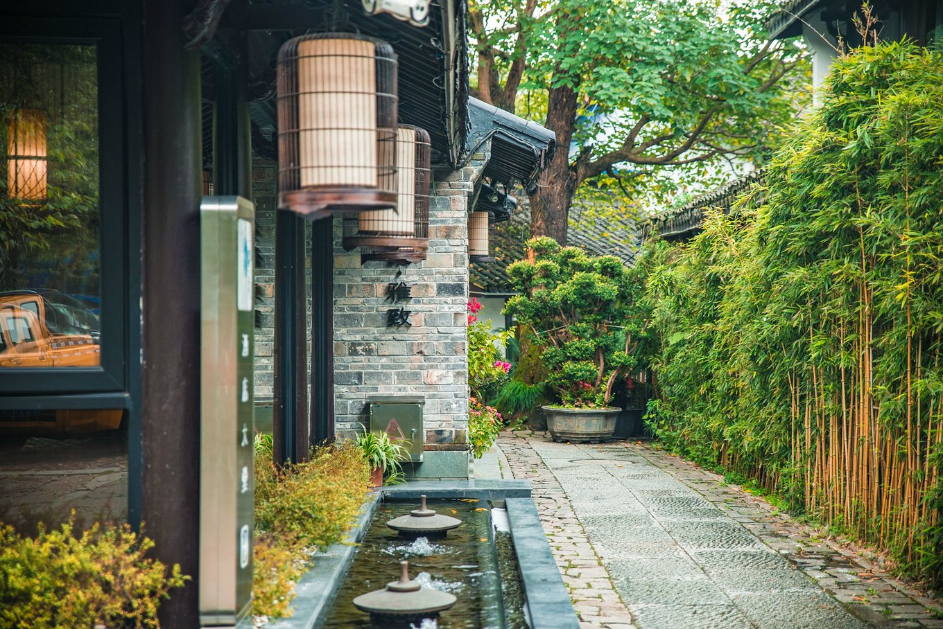 杭州看西湖住哪个酒店比较好,杭州西湖值得居住吗