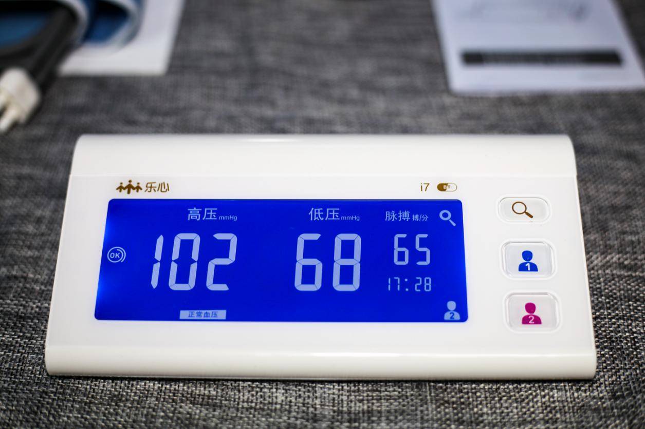 预防胜于治疗，给全家一份安心守护，乐心i7智能血压仪