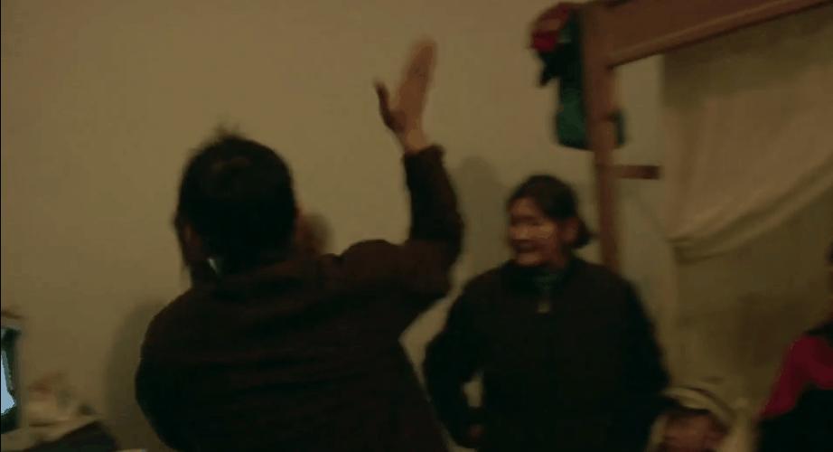 孩子对父母太冷漠,孩子越对她好越不尊重你