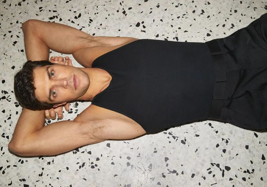 意大利舞蹈家RobertoBolle,46岁仍帅气青春身材完美