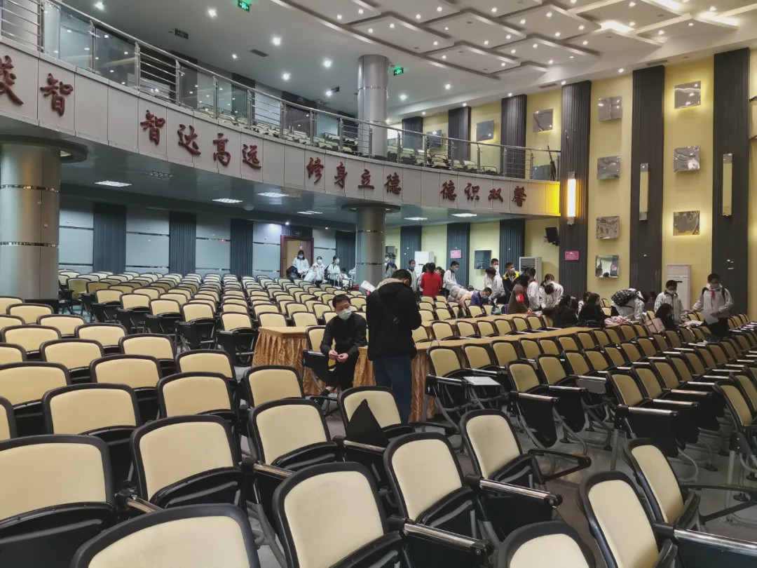 细雨过后空气清新,春雨过后的泥土气息