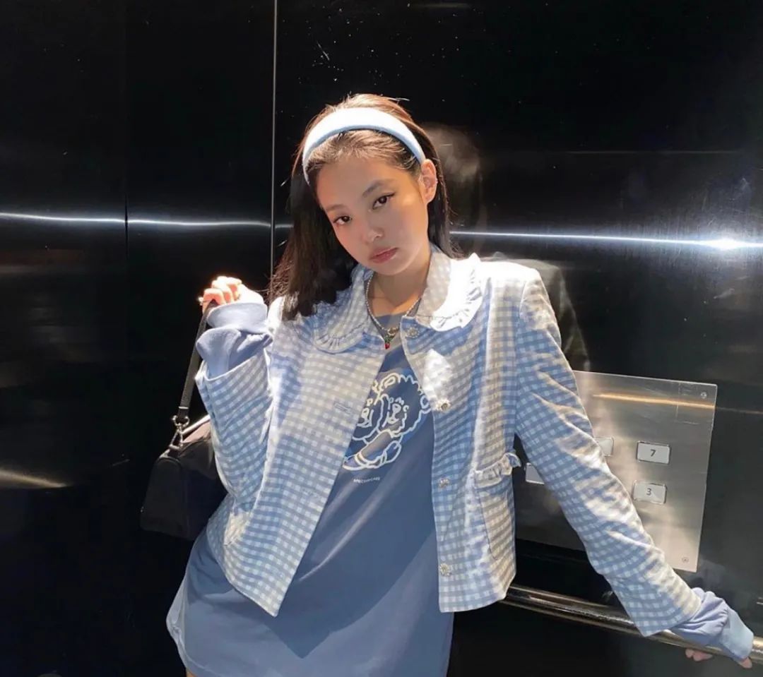 韩国女孩很会化妆,韩国东大门头饰