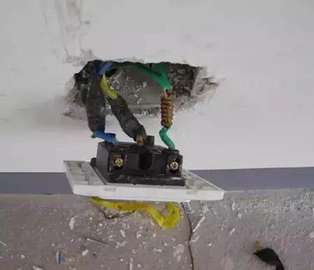 老电工教你看懂电路技巧,老电工教你电工知识380伏带电作业